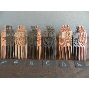 Sculpture peigne case Africaine bois marron ébène de luxe 